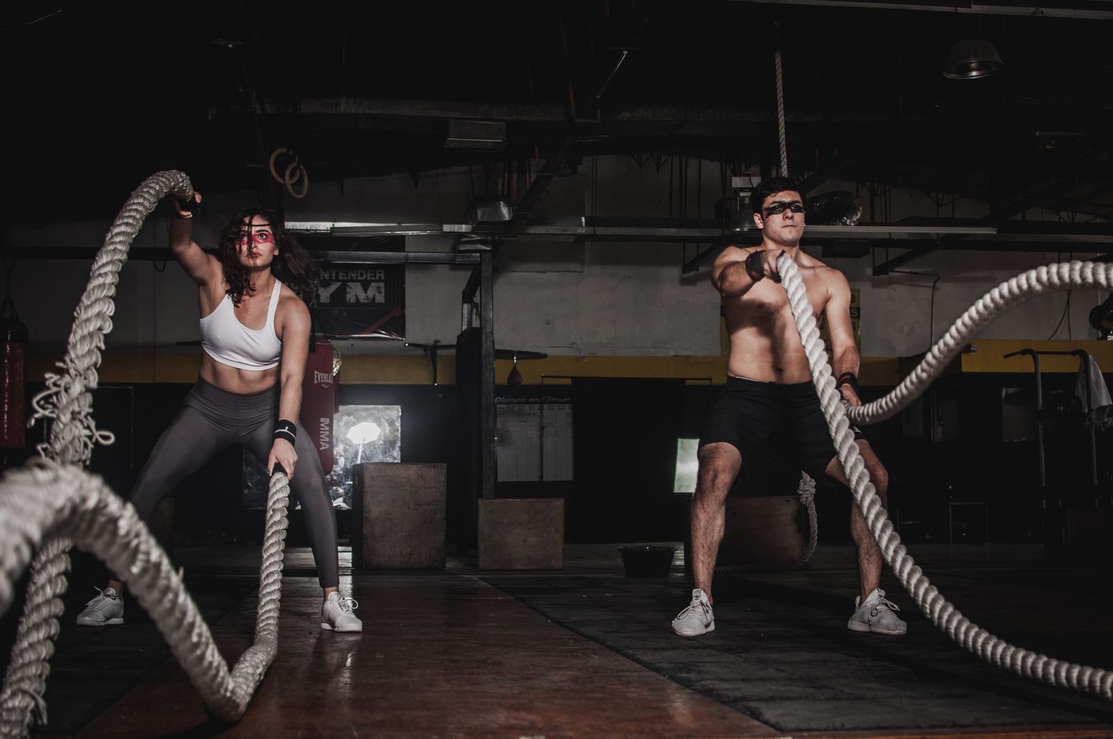 Entrenamiento intenso con sogas